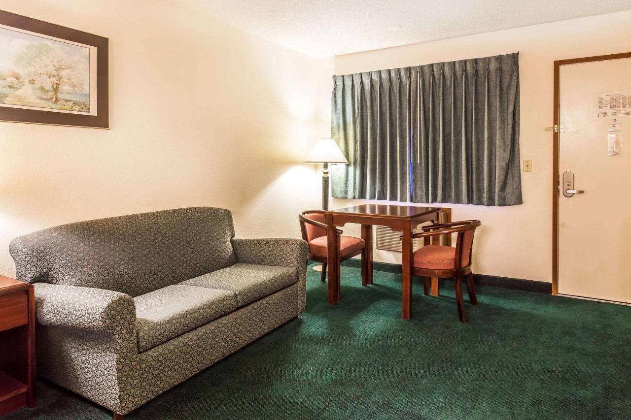 Econolodge Евърет Екстериор снимка